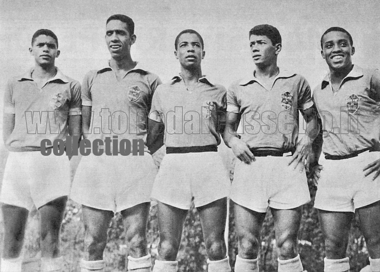 Un giovanissimo JAIR DA COSTA fa la sua prima apparizione tra le riserve della Nazionale del Brasile. Insieme a lui ci sono gli altri attaccanti Mengalvio, Nei, Amarildo e Germano