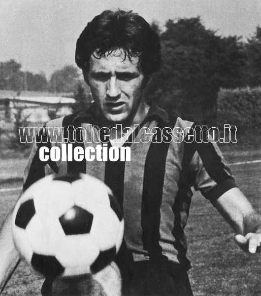 MAURO BELLUGI, difensore dell'Inter dal 1969 al 1974, ripreso mentre si allena alla Pinetina