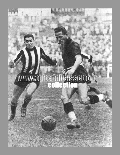 MILANO 1947 - Si gioca Inter-Lucchese, che finirà 6-0 per i nerazzurri. Un'azione dell'interista Rinaldo Fiumi viene interrotta dal difensore toscano Rosellini