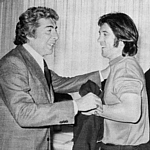 Un tifoso eccellente dell'Inter - L'indimenticato Gino Bramieri si complimenta col bomber Roberto Boninsegna durante la festa per la vittoria dello scudetto 1970-'71