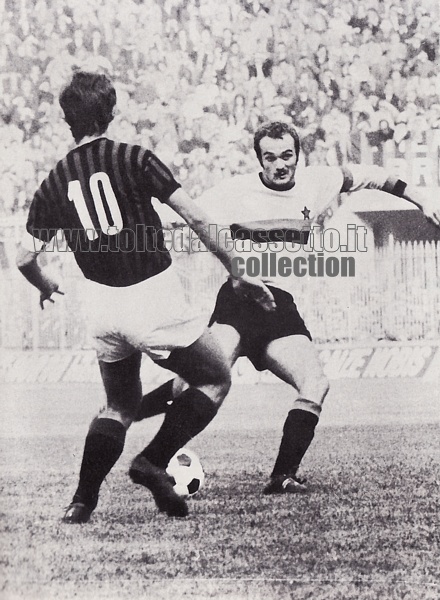 SANDRO MAZZOLA contrastato da Gianni Rivera durante un derby Inter-Milan